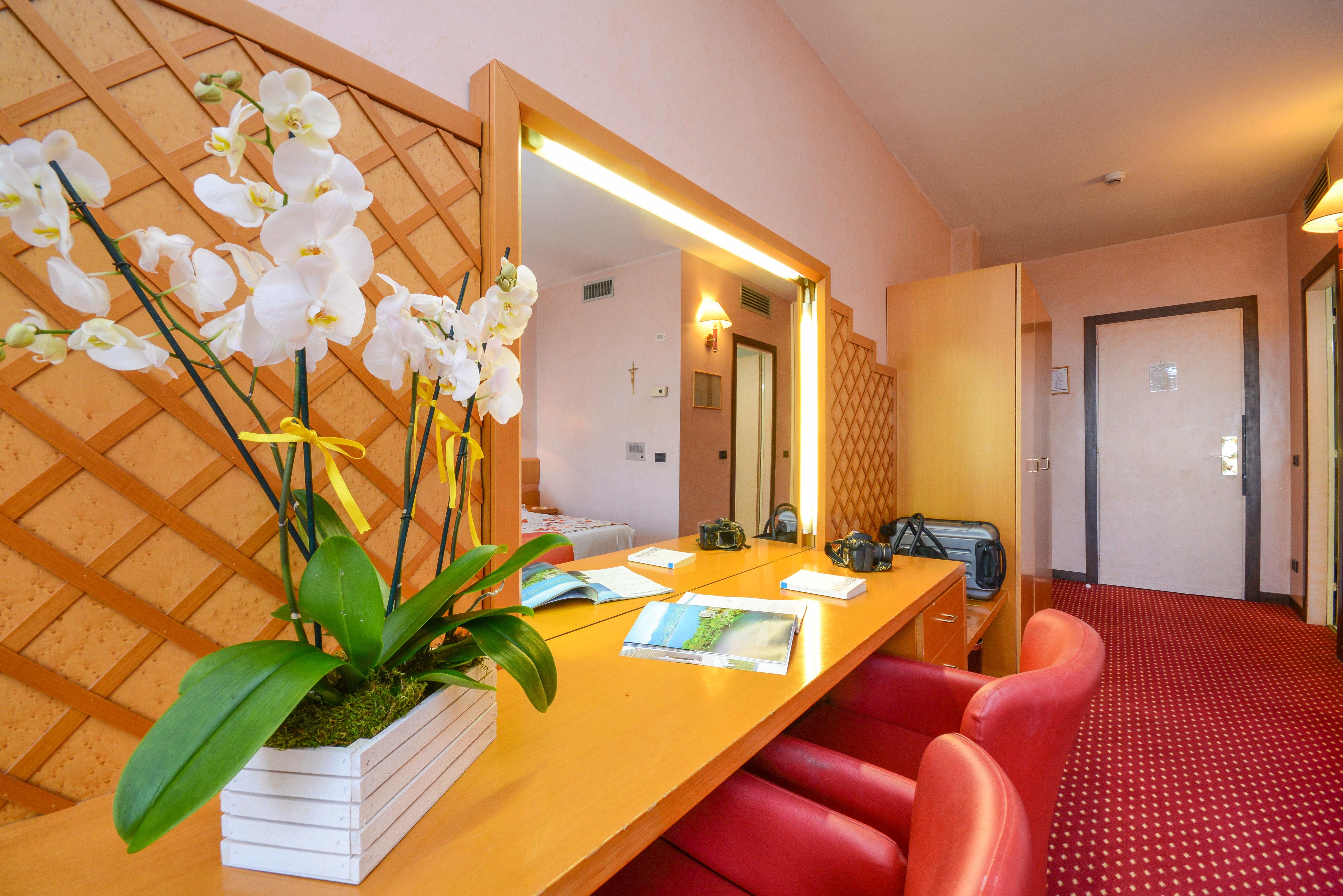 Hotel Oliveto Ντεζεντσάνο ντελ Γκάρντα Εξωτερικό φωτογραφία