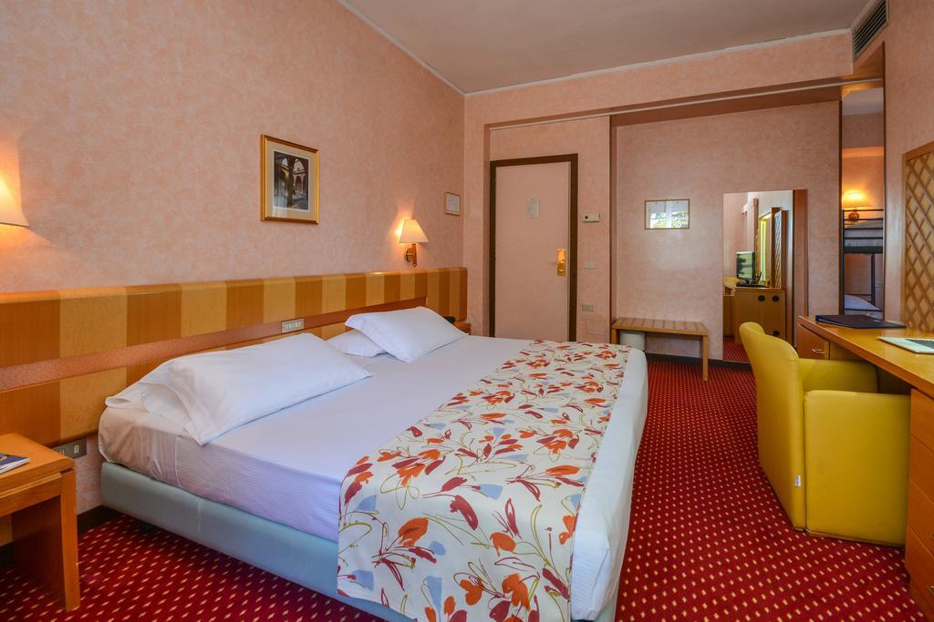Hotel Oliveto Ντεζεντσάνο ντελ Γκάρντα Εξωτερικό φωτογραφία