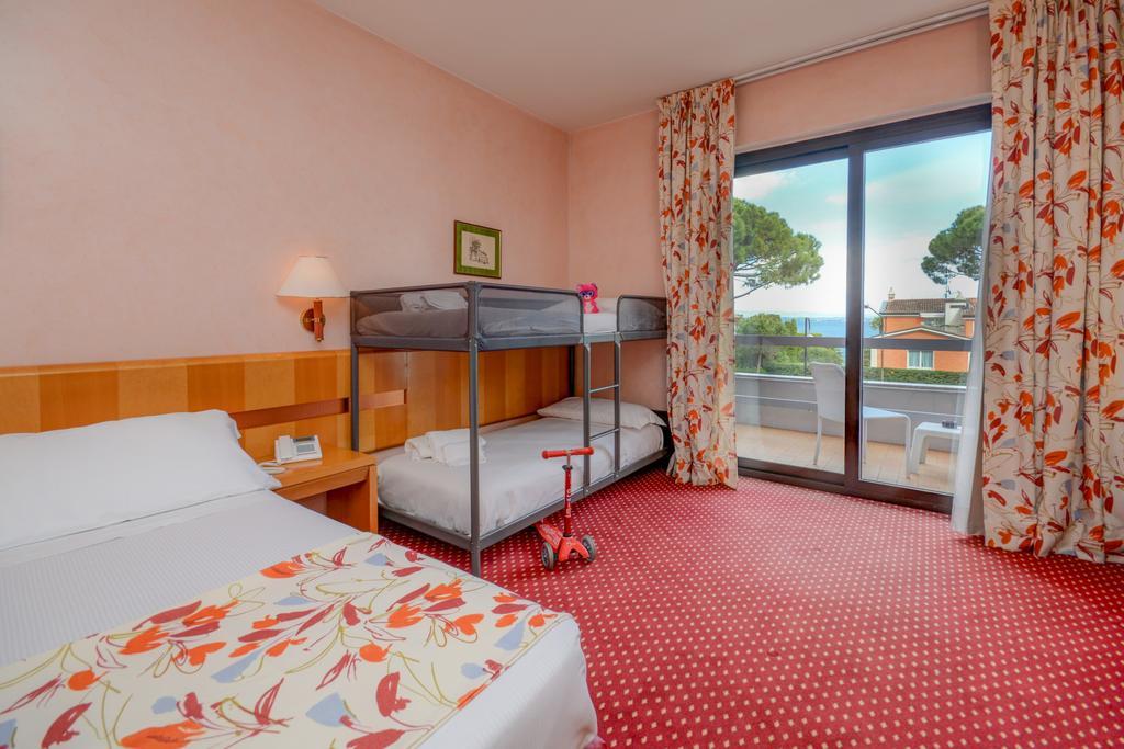 Hotel Oliveto Ντεζεντσάνο ντελ Γκάρντα Εξωτερικό φωτογραφία