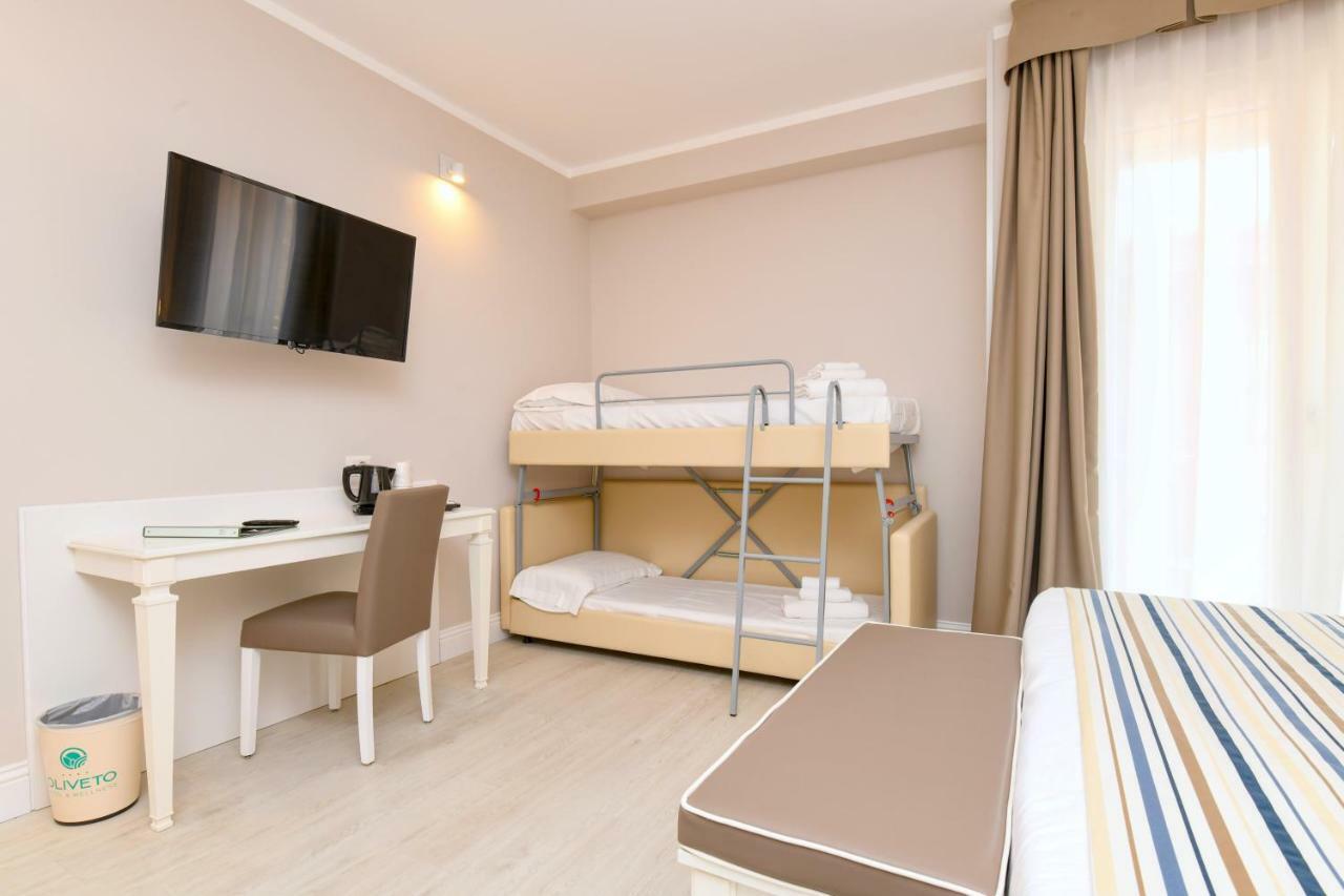 Hotel Oliveto Ντεζεντσάνο ντελ Γκάρντα Εξωτερικό φωτογραφία